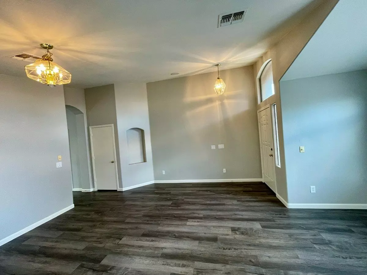 Updated 3 Bedroom photo 5