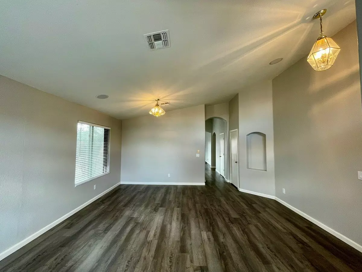Updated 3 Bedroom photo 4
