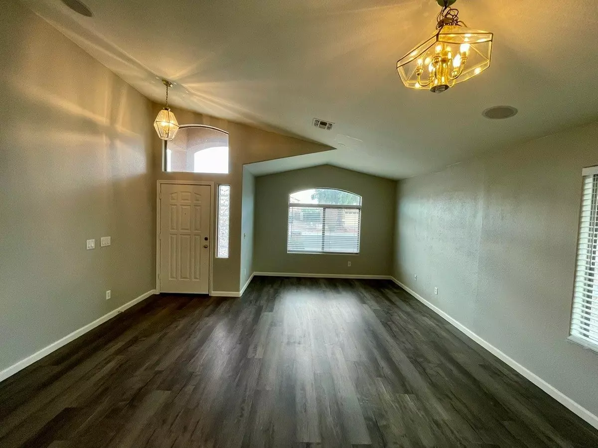 Updated 3 Bedroom photo 3
