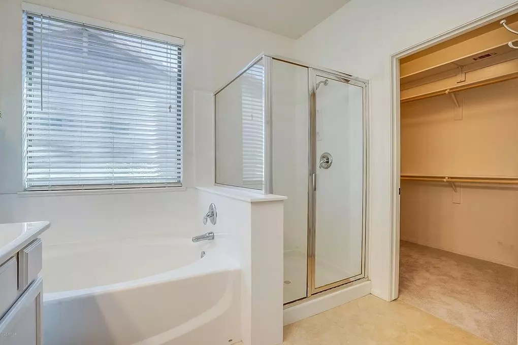 17678 W Desert View Ln photo 2