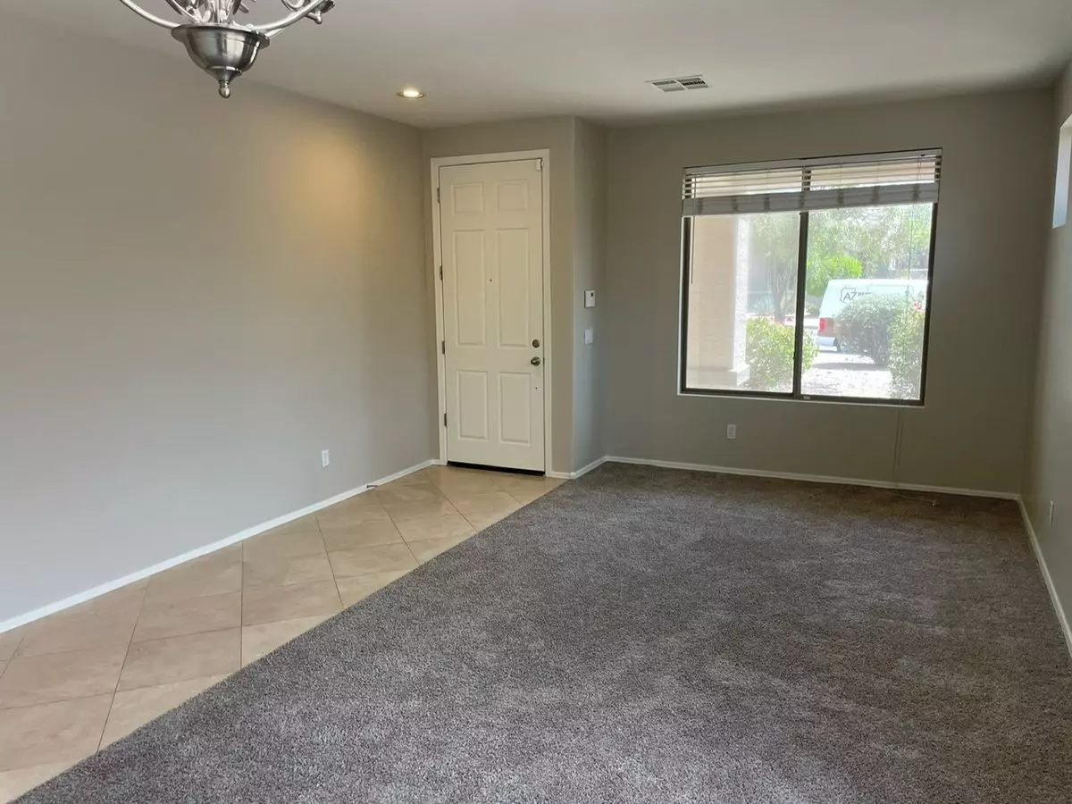 17678 W Desert View Ln photo 3