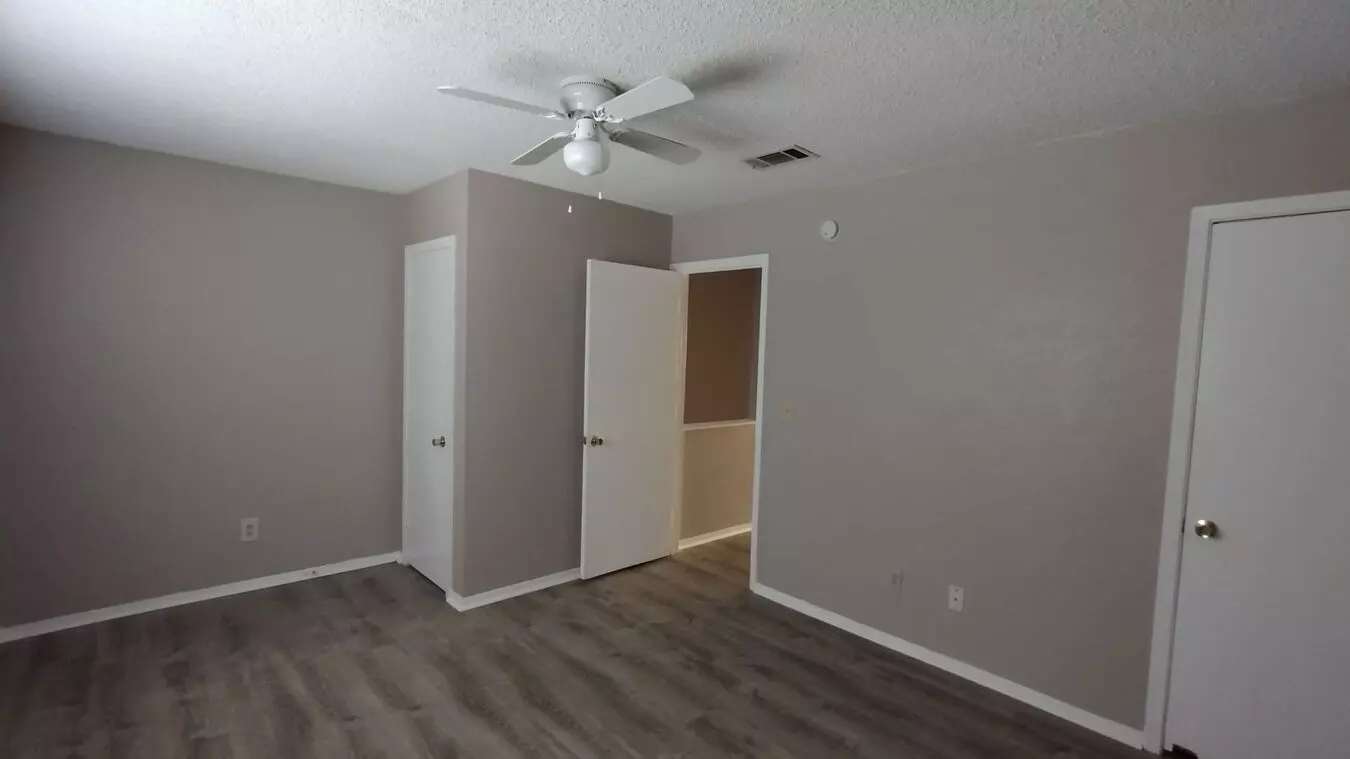 4015 Apache Circle, Granbury, TX 76048 photo 3