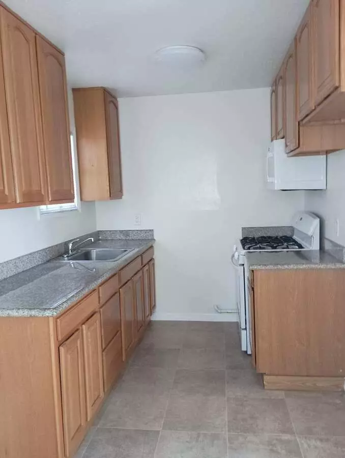 876 Medford Ave photo 3