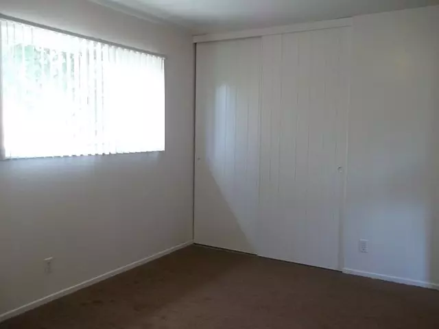 1563 Creekside Apartments photo 3