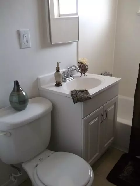 1563 Creekside Apartments photo 2