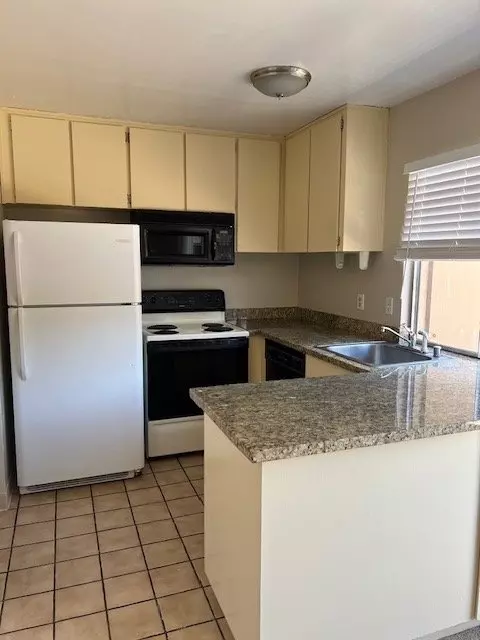 27582 Stromberg Ct photo 4
