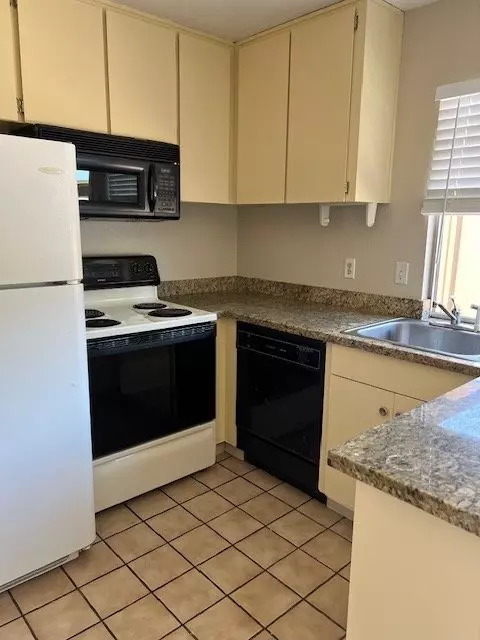 27582 Stromberg Ct photo 2