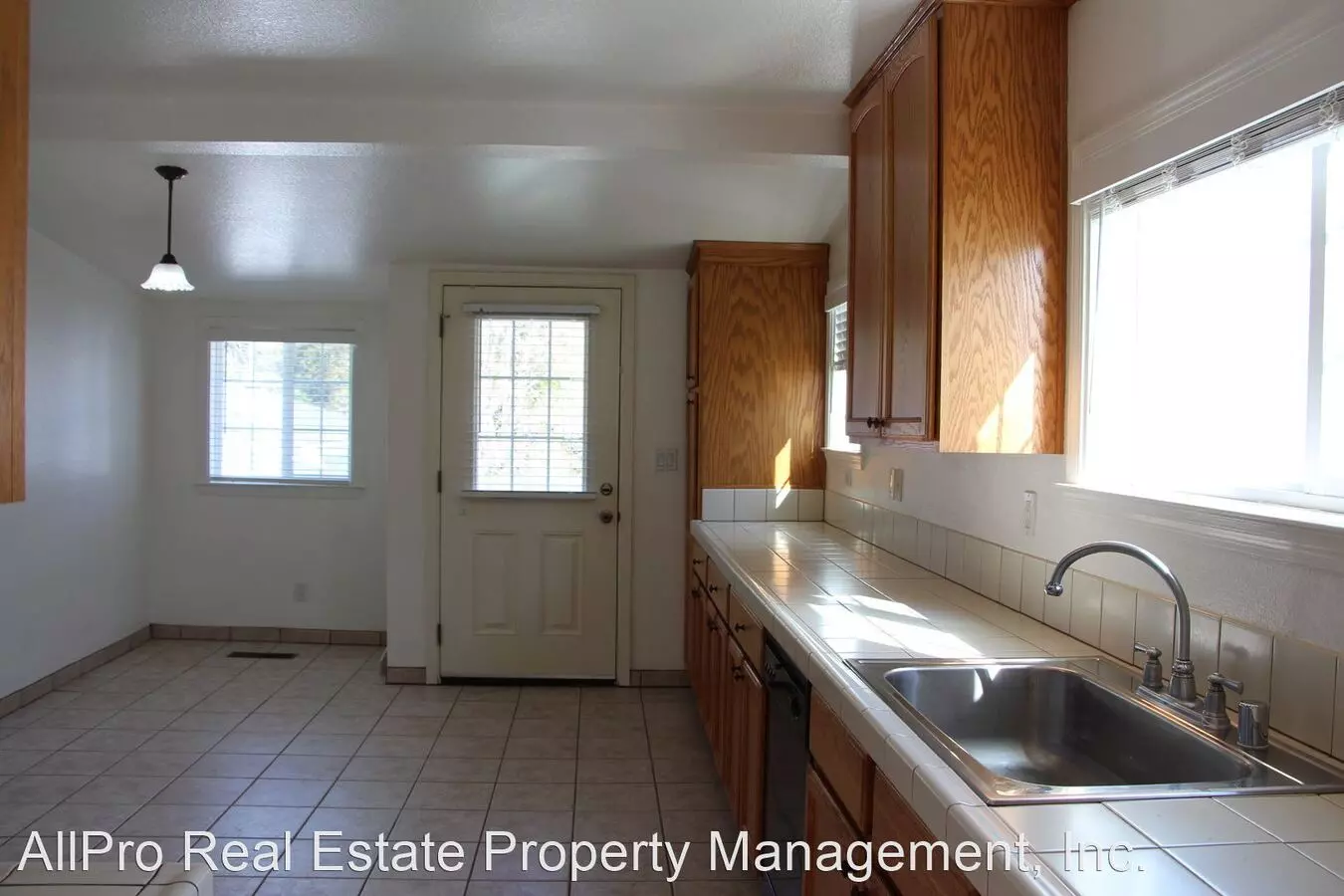 2684 D St photo 2