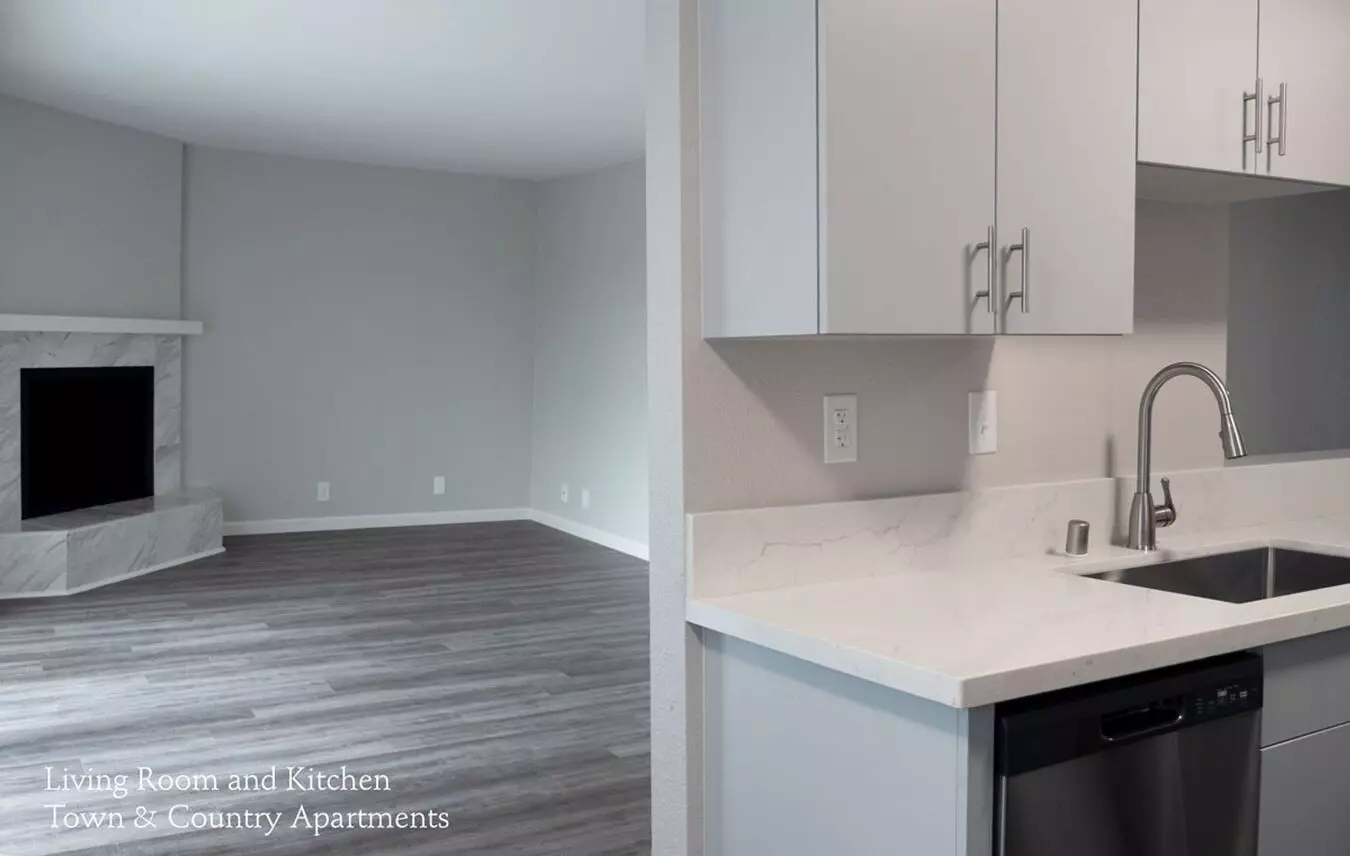 Town & Country Apartments photo 5