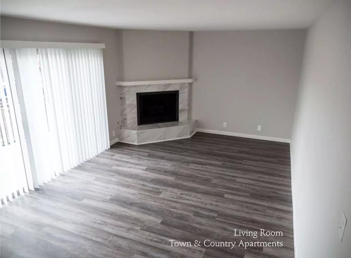 Town & Country Apartments photo 4