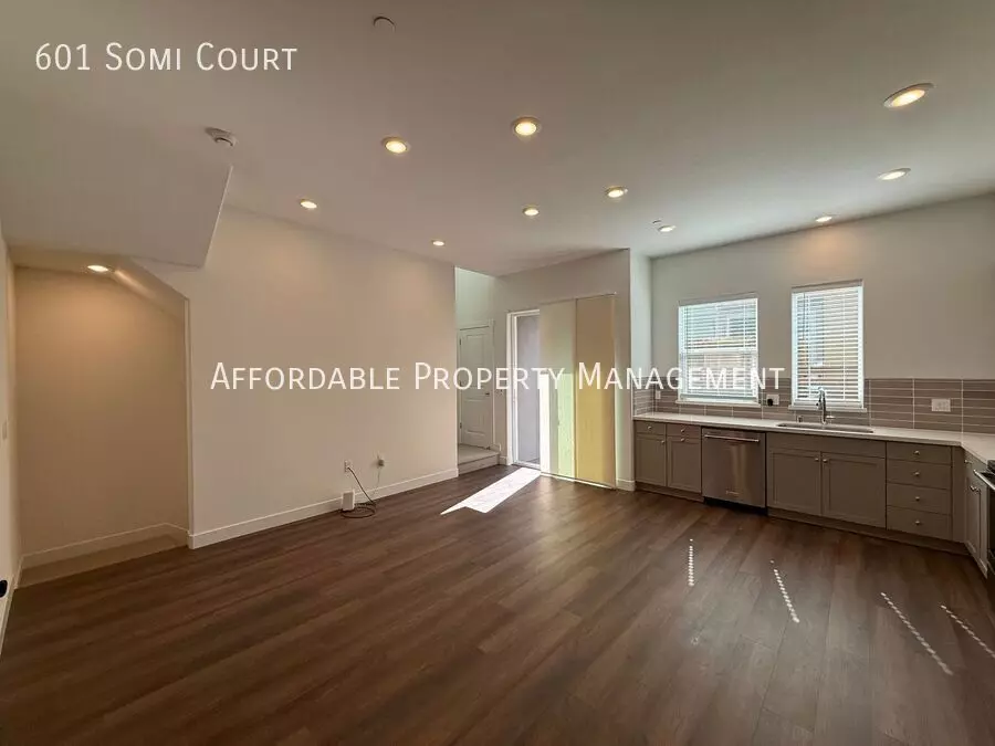 601 Somi Ct photo 5