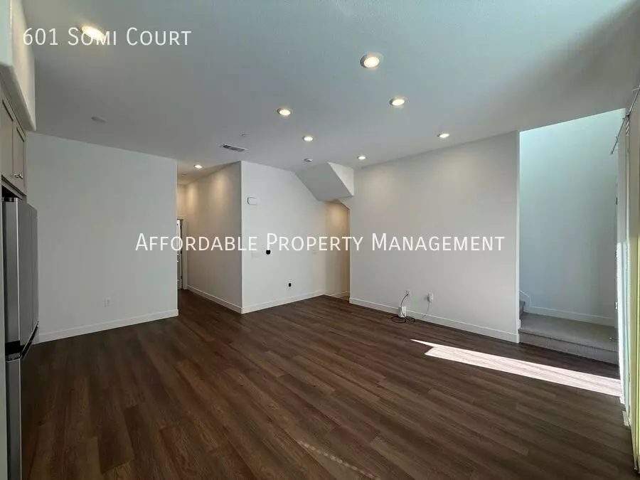 601 Somi Ct photo 3