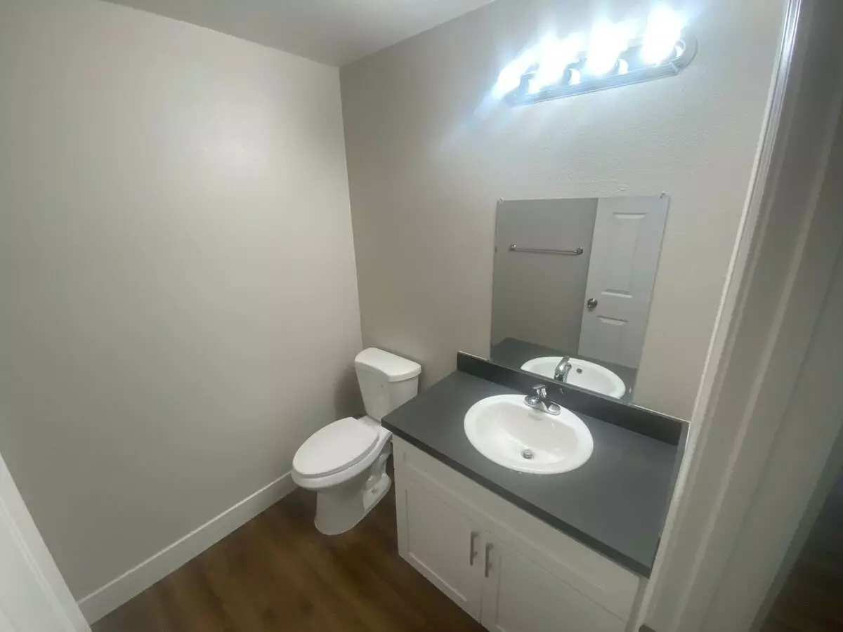 665 Shepherd Ave photo 4