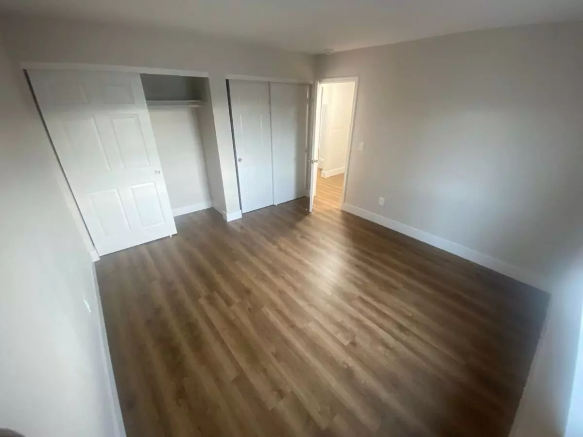 665 Shepherd Ave photo 5