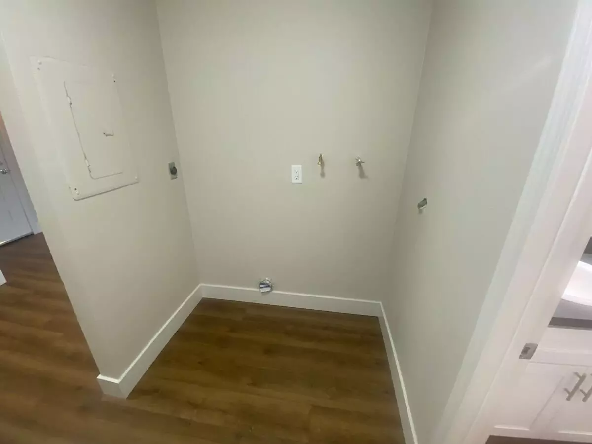 665 Shepherd Ave photo 3