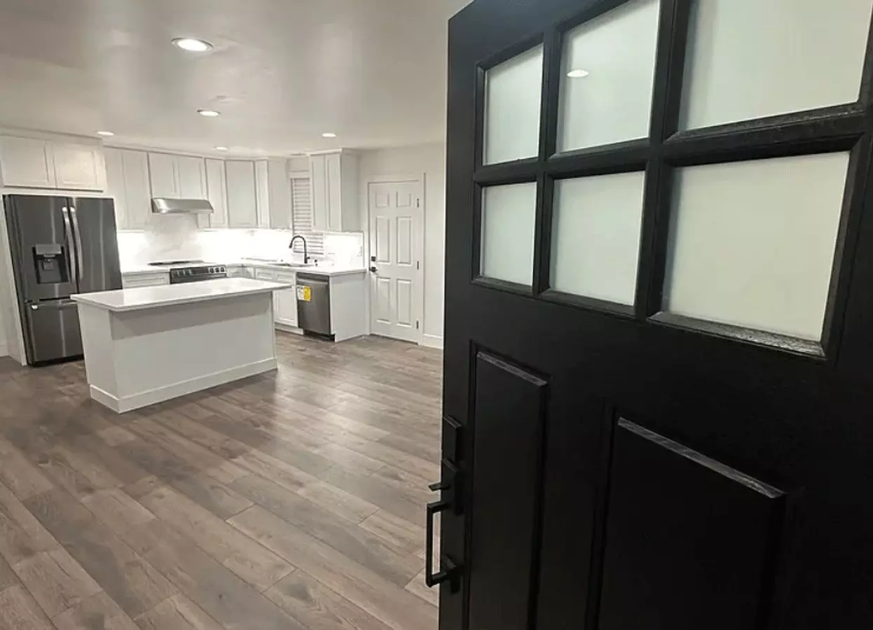 Beautiful Hayward 3/1! Please Read Entire Ad For Viewings photo 3