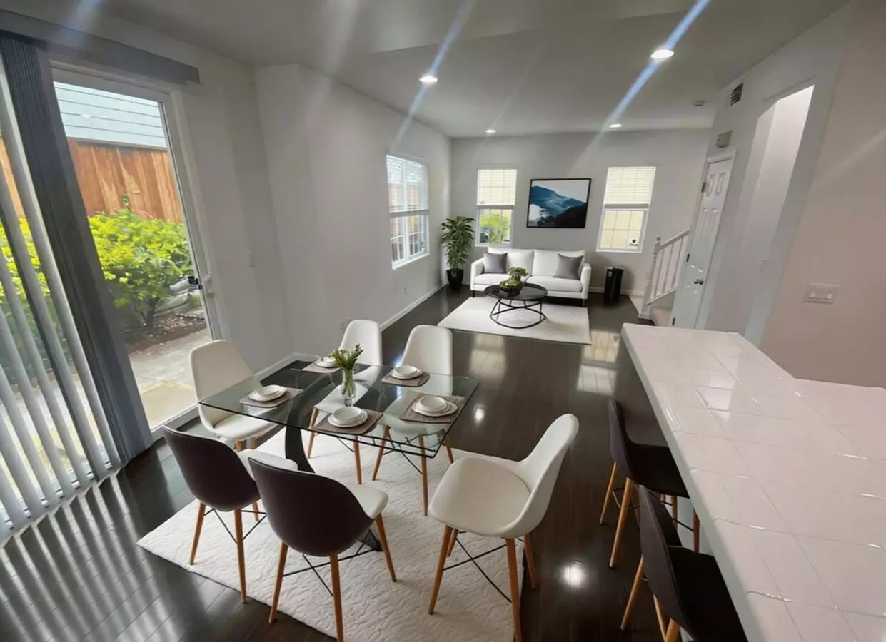 Beautiful &amp; Spacious 3 Bedroom, 2.5 Bathroom Hayward Home – Prime Residential Location W Laundry, Backyard &amp; Two Car Garage photo 4