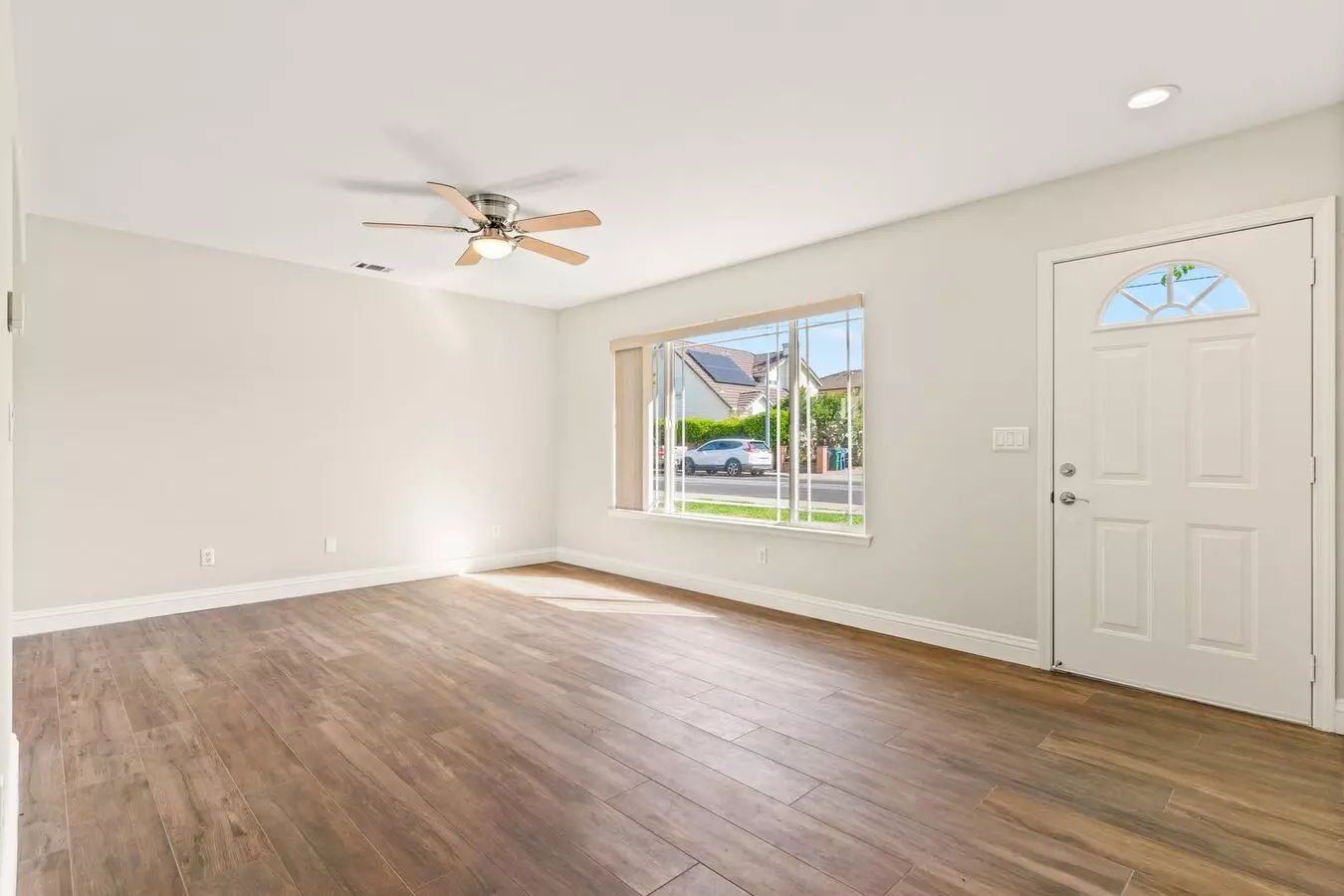 Beautifully Renovated Hayward Home W/ Spacious Yard &amp; Laundry