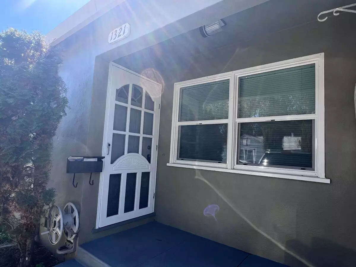 Bright &amp; Spacious 1 Bedroom/1 Bath Available To Rent In Hayward!!!! photo 2
