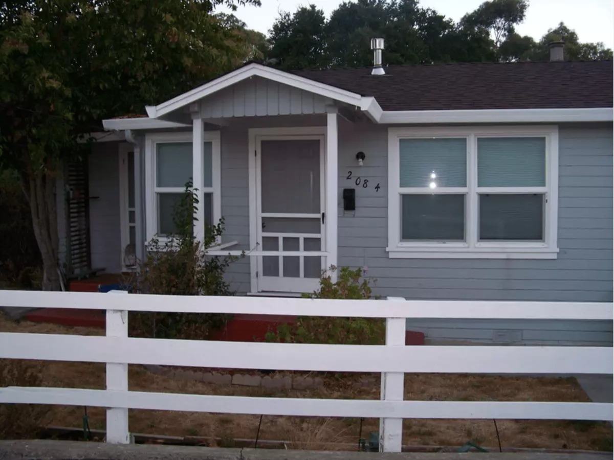E Street Apartments photo 2