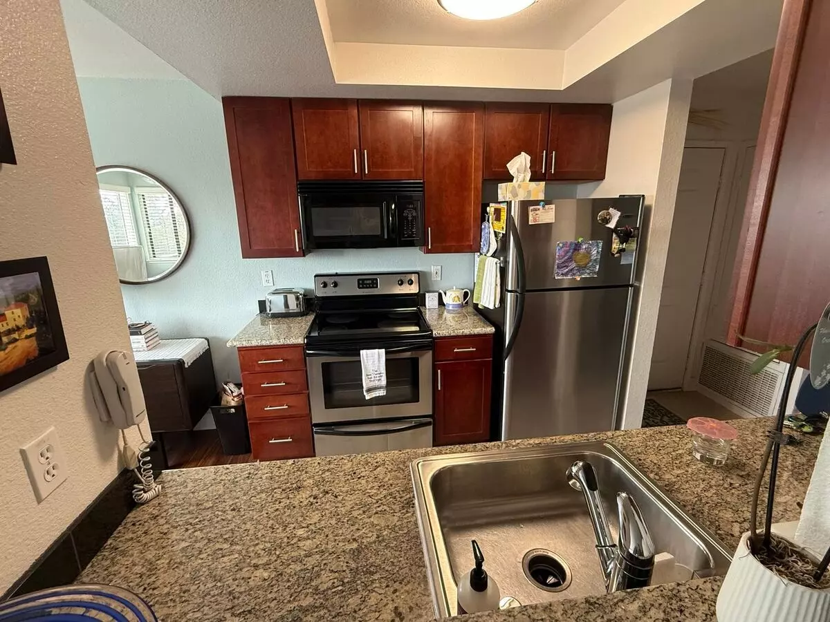 Nor Cal Realty Inc, 2 Bedroom 2 bath Condo photo 4