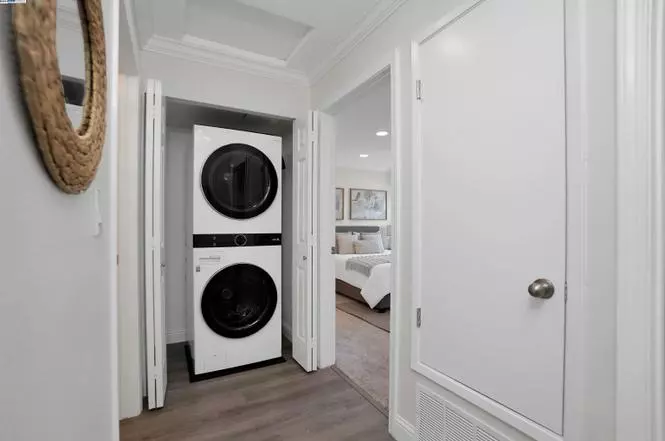1Bdr Highly Sought Optima photo 3