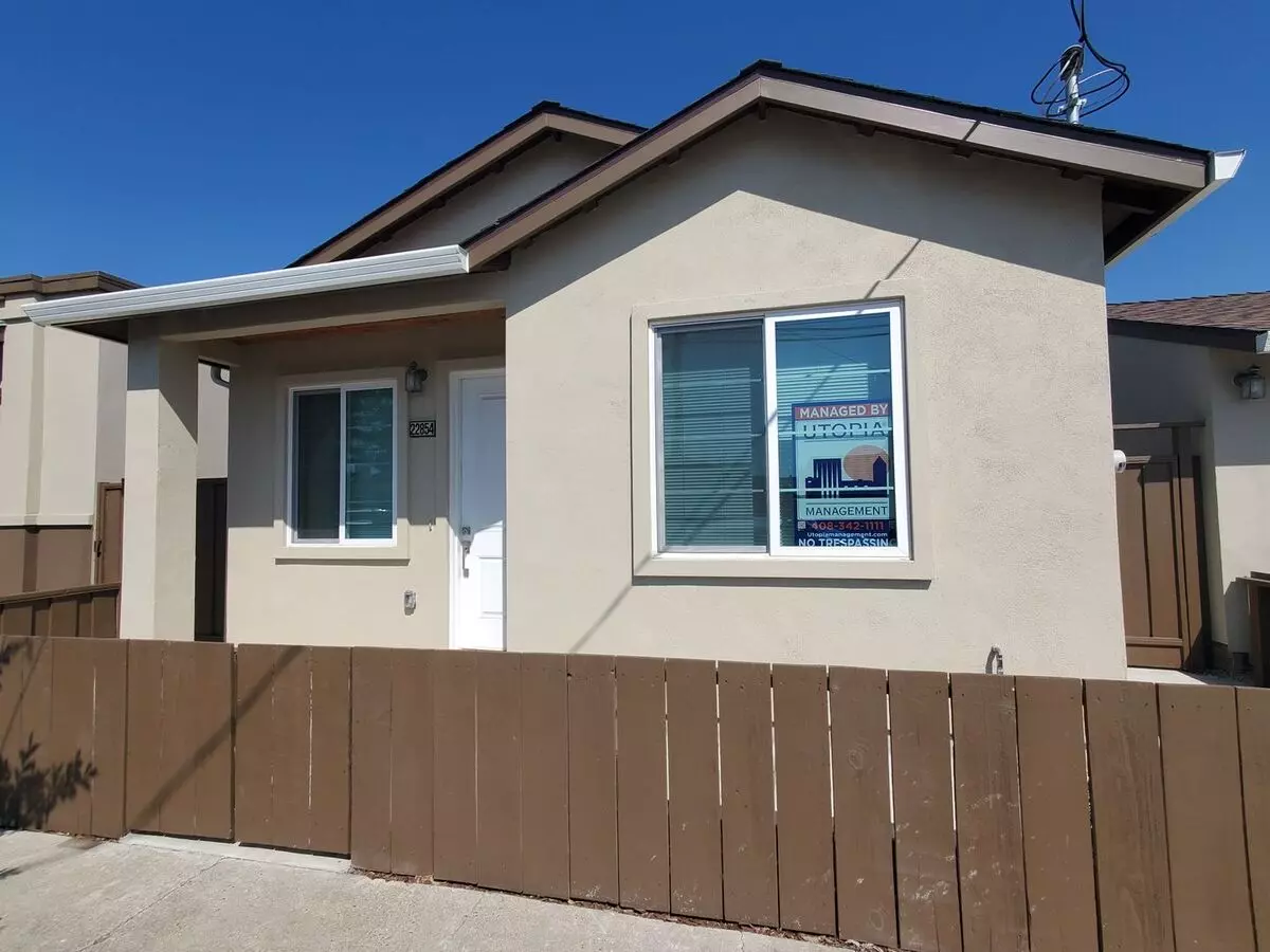 Newly Remodeled Spacious 3 Bedroom House In Hayward! photo 2