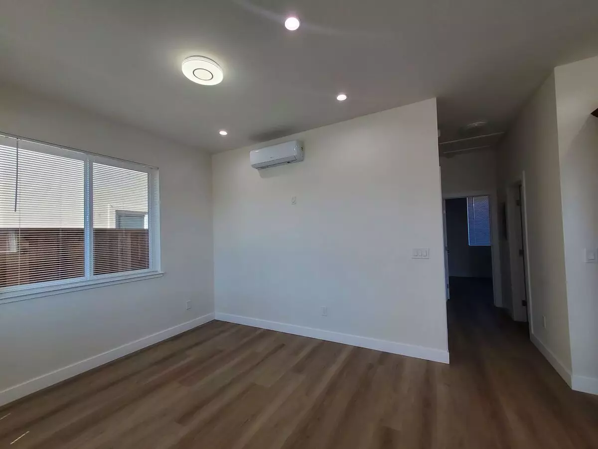 Newly Remodeled Spacious 3 Bedroom House In Hayward! photo 4