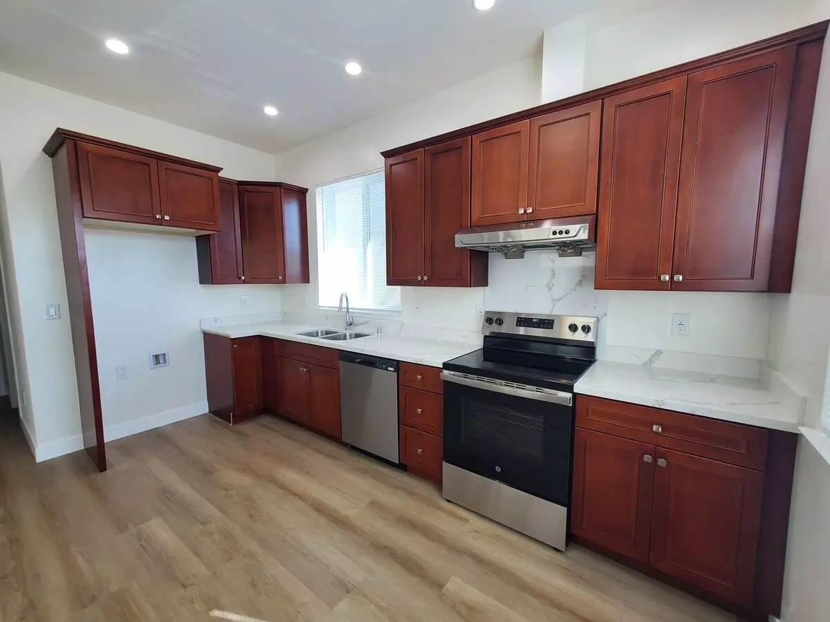 Newly Remodeled Spacious 3 Bedroom House In Hayward! photo 3