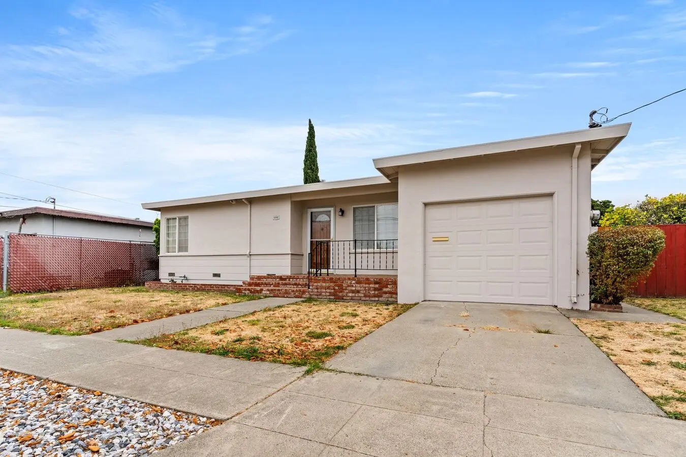 Beautifully Renovated Hayward Home W/ Spacious Yard & Laundry