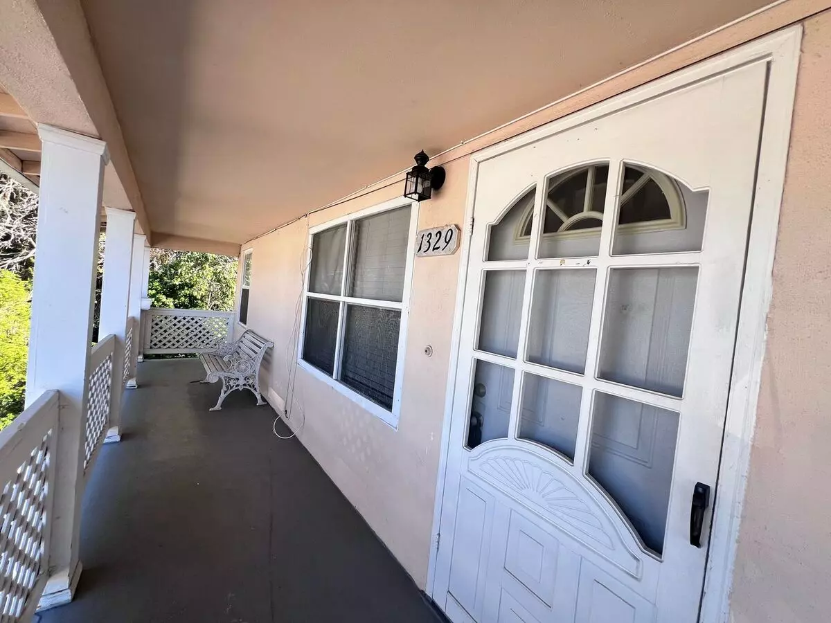 Spacious 2 Bedroom/1 Bath Available In Hayward Ca !!!! photo 2