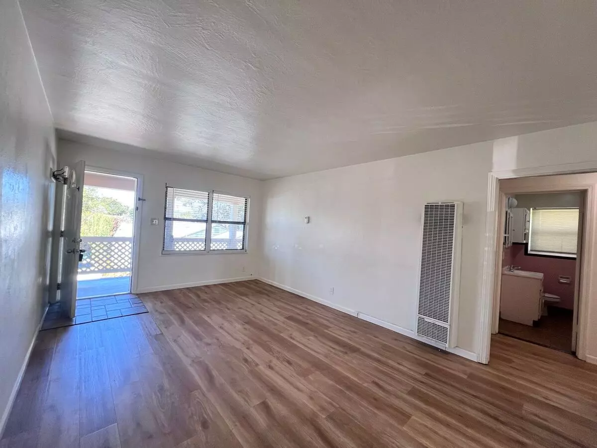 Spacious 2 Bedroom/1 Bath Available In Hayward Ca !!!! photo 5