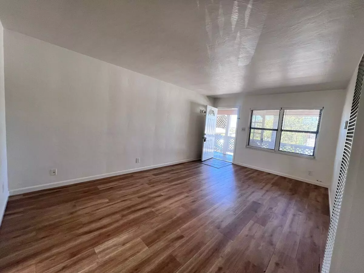 Spacious 2 Bedroom/1 Bath Available In Hayward Ca !!!! photo 3