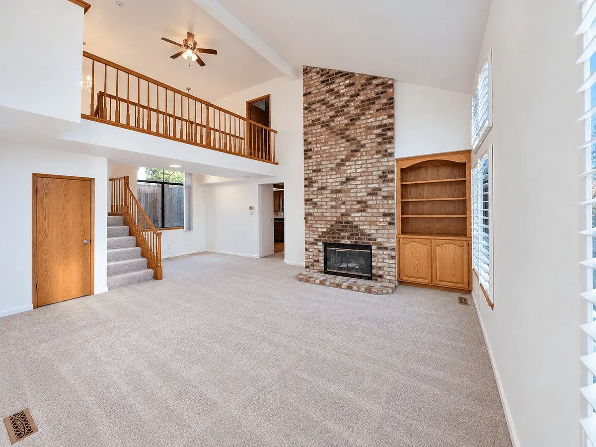 Spacious 3br/2.5ba Hayward Home With Soaring Ceilings And Private Backyard photo 3