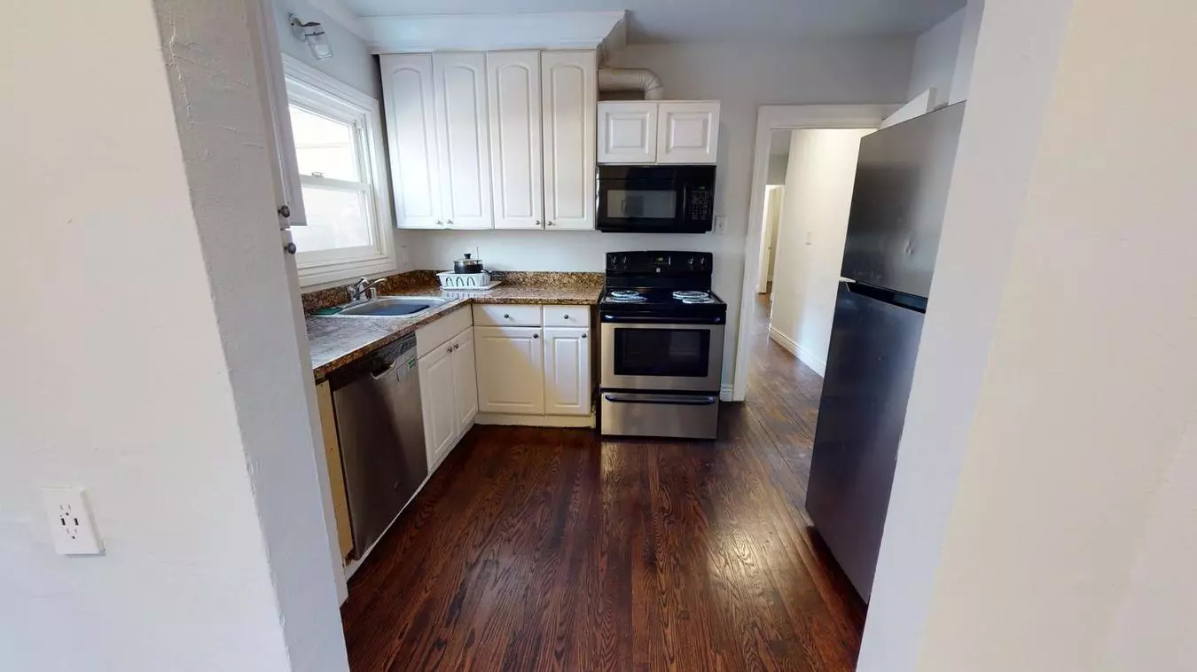 Spacious Hayward home near Hayward BART Station photo 3
