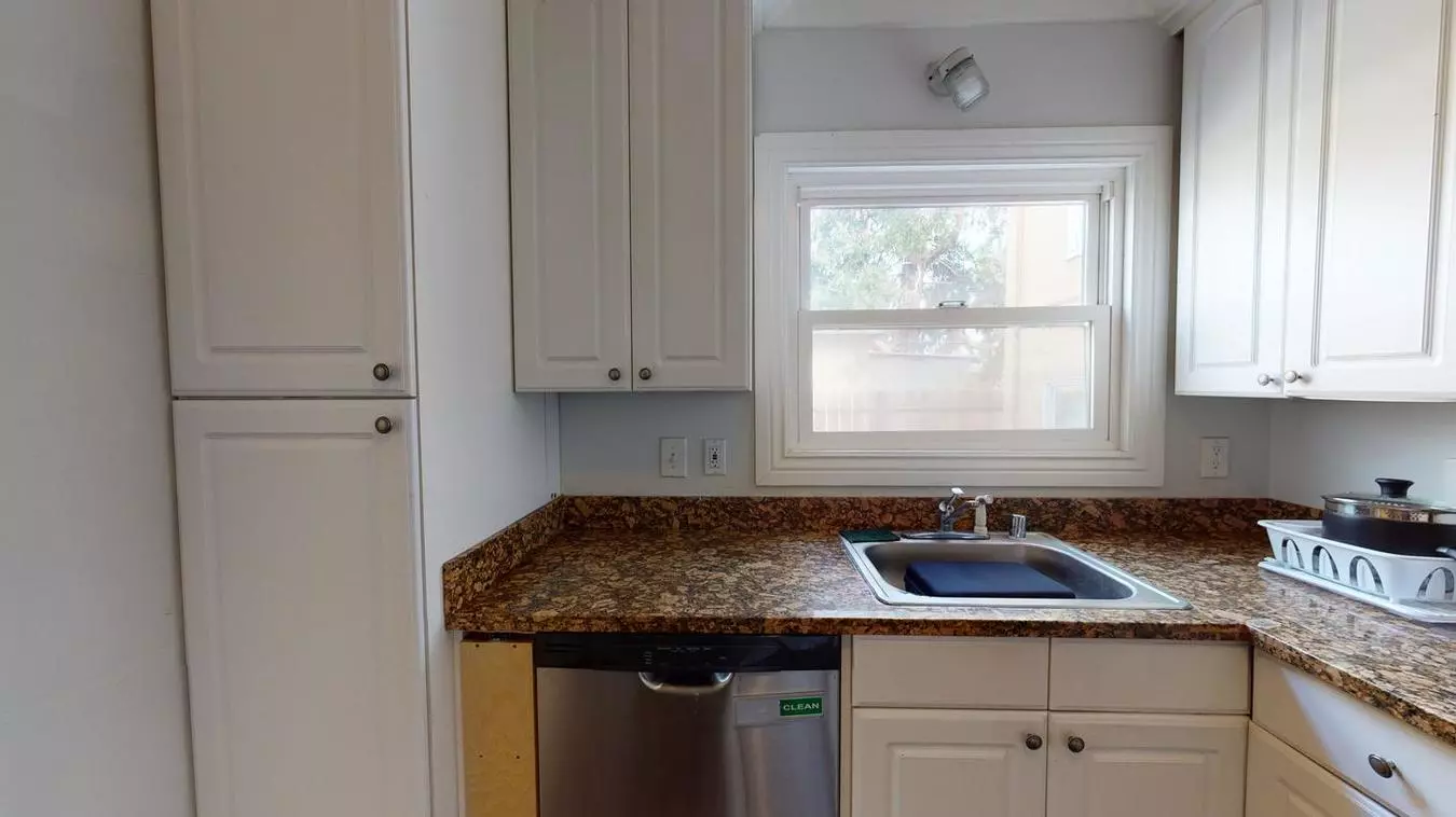 Spacious Hayward home near Hayward BART Station photo 5