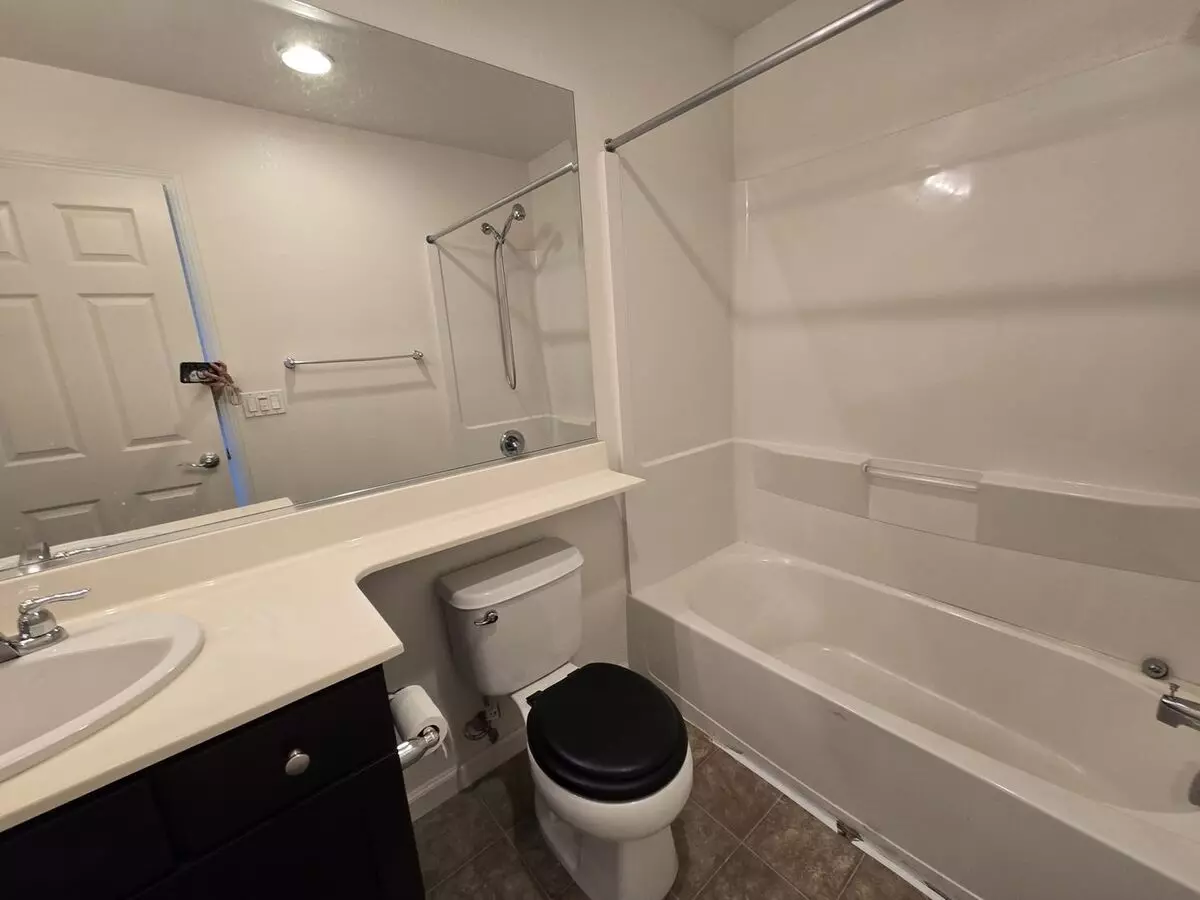 Stunning 3br 3.5 Bathroom House In Hayward photo 3