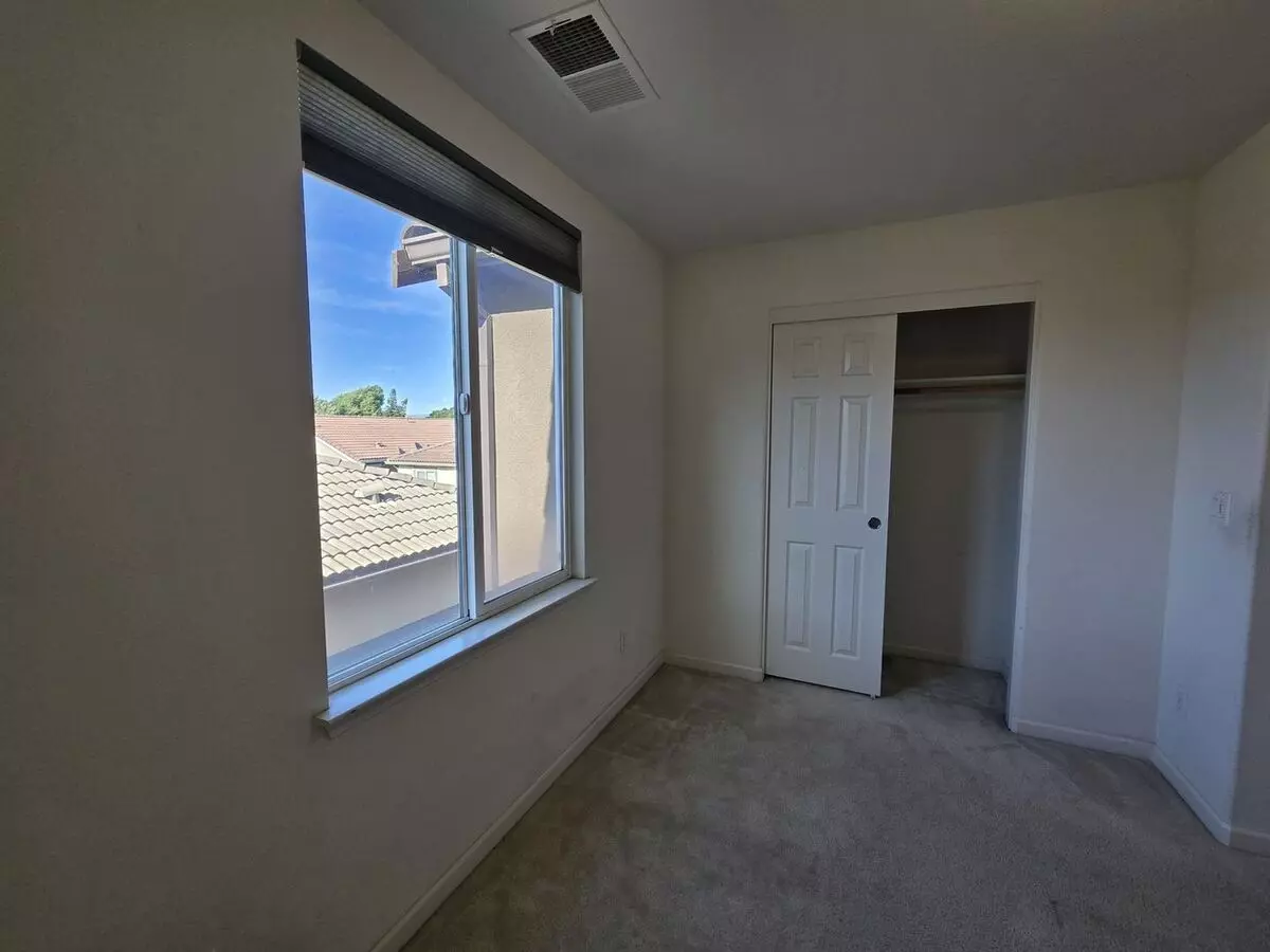 Stunning 3br 3.5 Bathroom House In Hayward photo 2