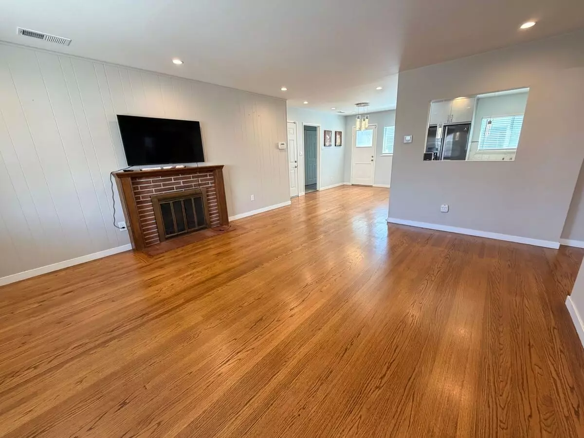 Updated 3Bed Hayward Home With Designer Kitchen, Spacious Primary Suite &amp; Large 2-car Garage photo 2