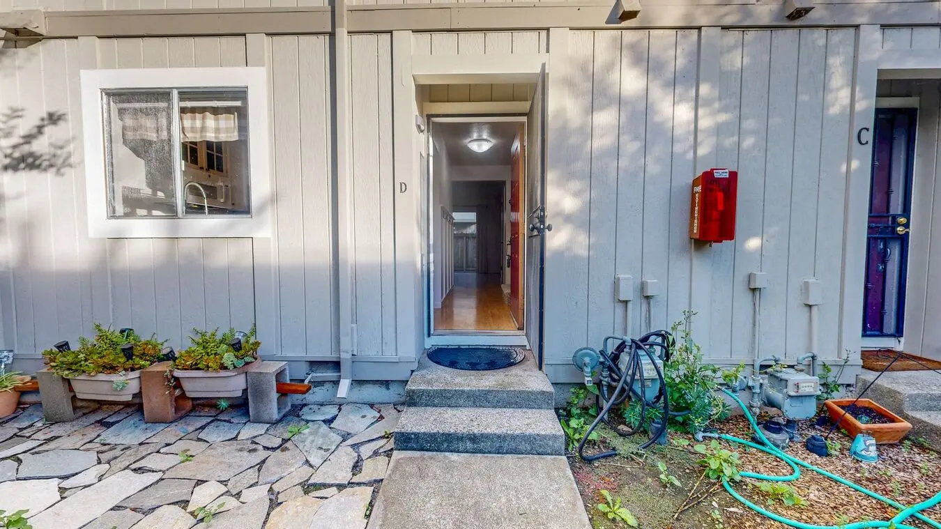 Pure Property Management Presents - Charming Condo In Scenic Healdsburg! photo 3