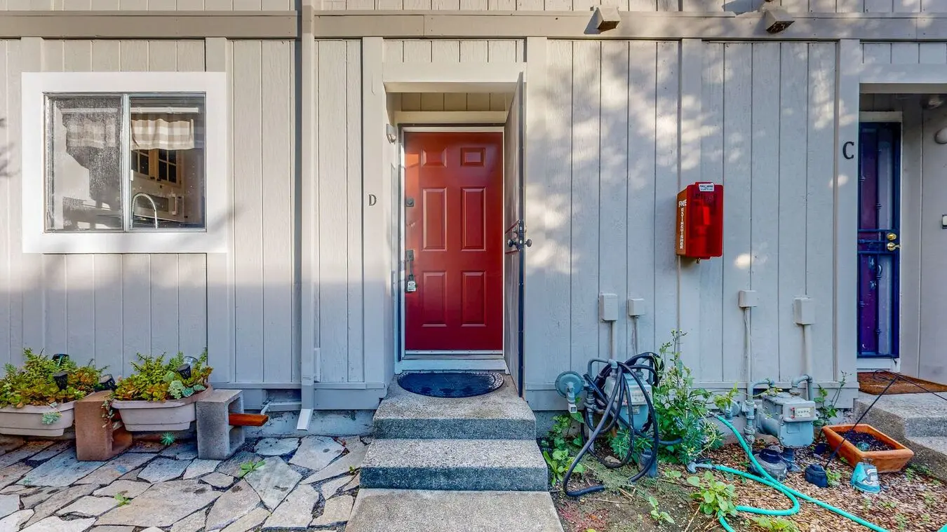 Pure Property Management Presents - Charming Condo In Scenic Healdsburg! photo 2