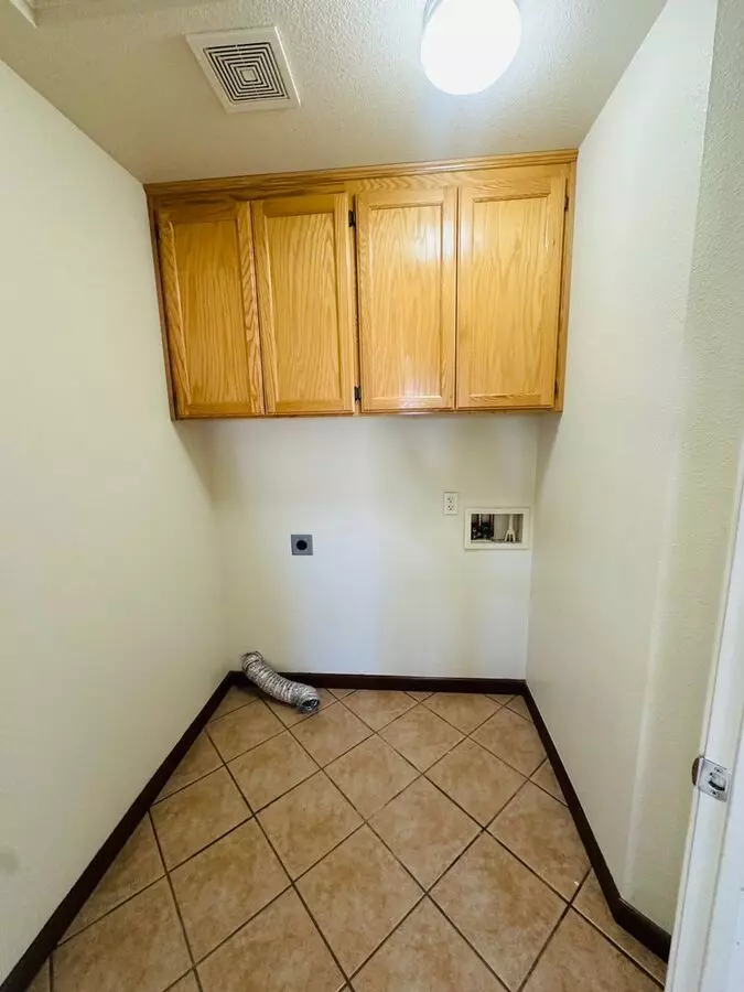 Beautiful 3 Bed, 2.5 Bath Home With Garage, Spacious Layout &amp; Private Yard In Desirable Hercules Neighborhood photo 5