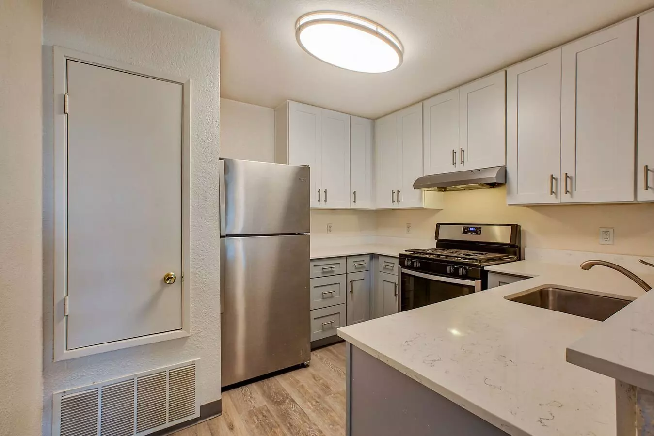 WILLOW GLEN APARTMENTS photo 2