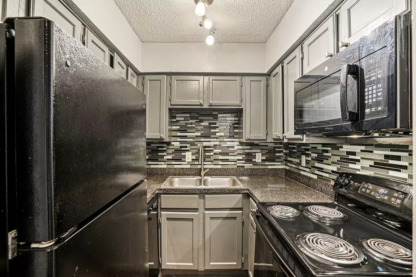 Evergreen Condominiums photo 4