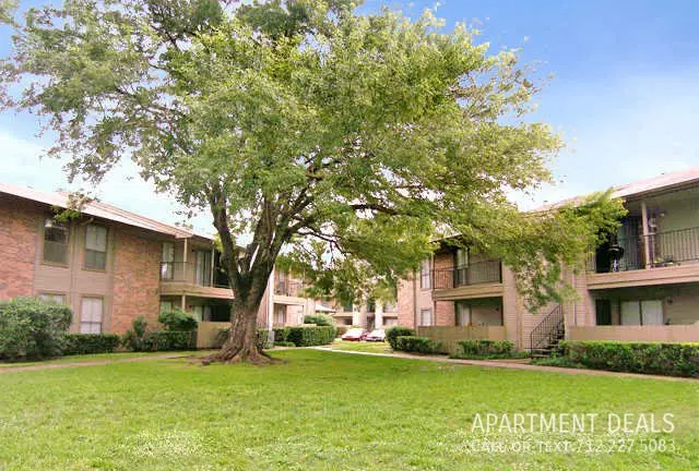 10 White Clover Drive, Houston, TX 77089 photo 4