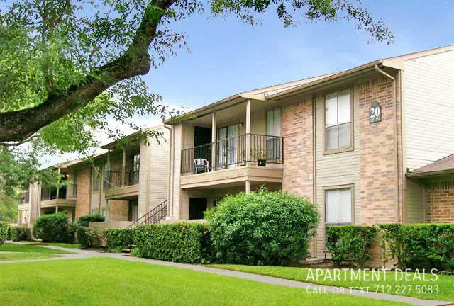 10 White Clover Drive, Houston, TX 77089 photo 5