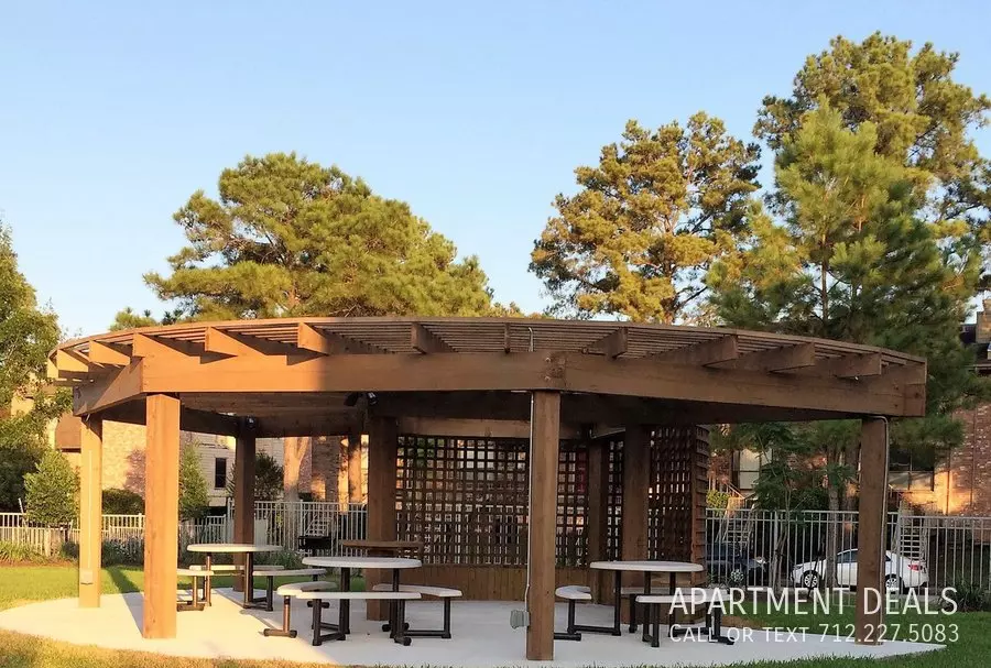 1924 Place Rebecca Lane, Houston, TX 77090 photo 3