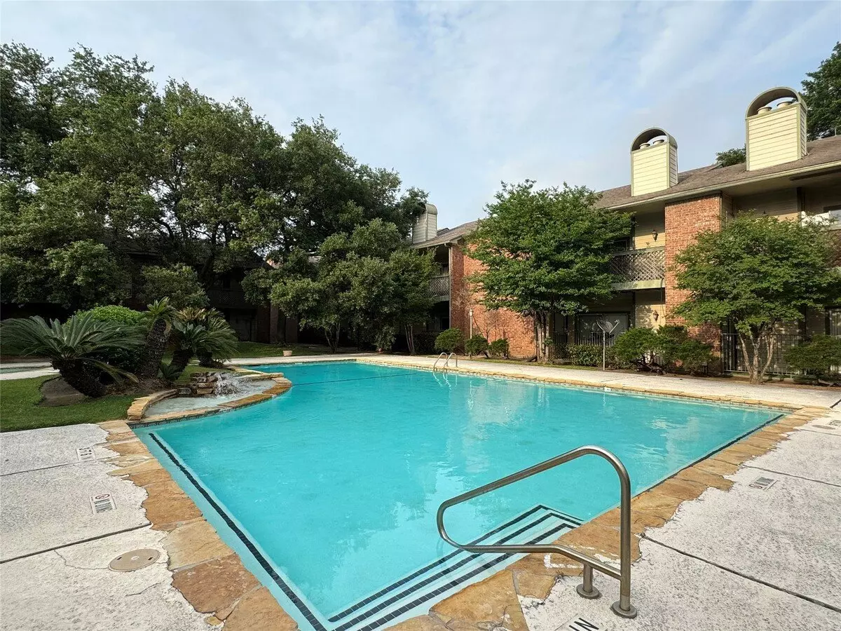 6500 Harbor Town Drive, Houston, TX 77036 photo 2