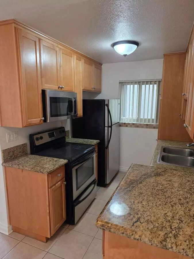 2-bed/1-bath Condo W/pool photo 2