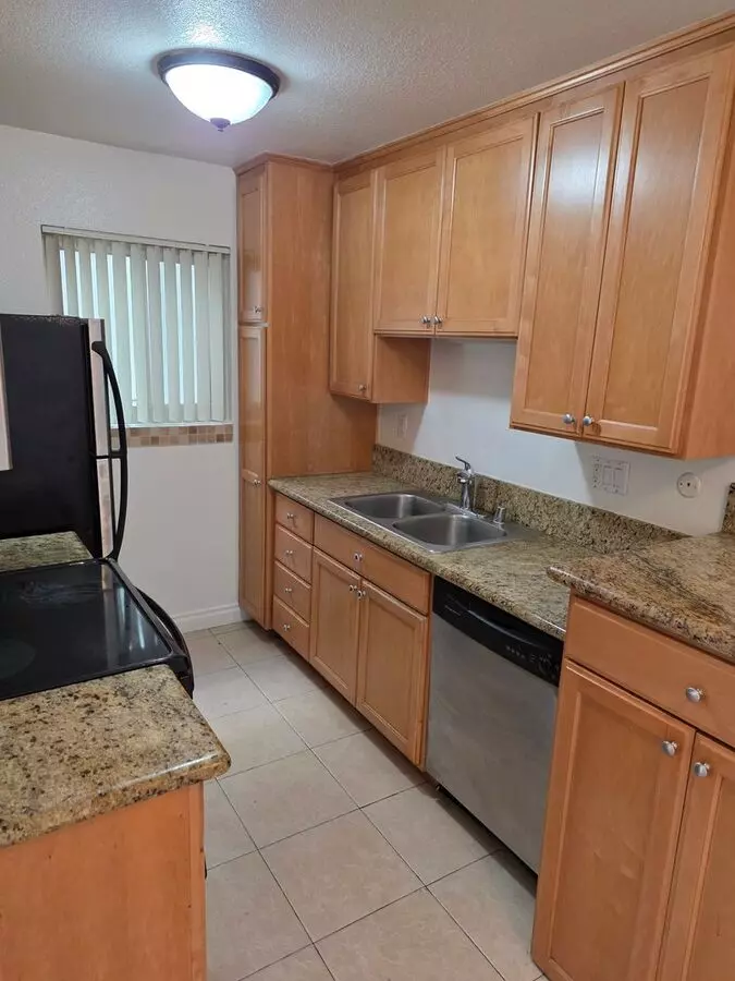 2-bed/1-bath Condo W/pool photo 5